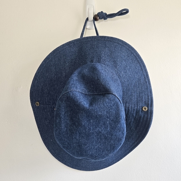 New Wyeth Birdie UPF 50 Sun Rated Packable Denim Strap Bucket Hat One Size NWT - Picture 1 of 12